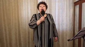 Под окном черёмуха колышется