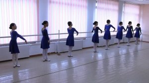 Экзерсис народного танца: у станка