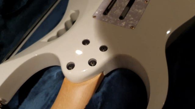 Ibanez Jem7V WH White Steve Vai Guitar (2004) - Up Close Video Review смотреть онлайн