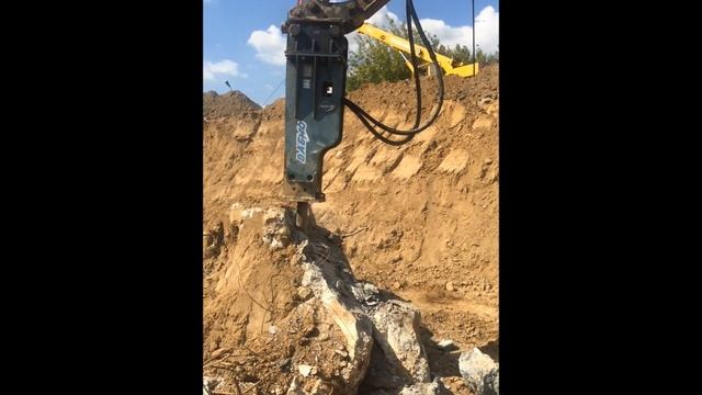 Гусеничный экскаватор работа гидромолота смотреть онлайн