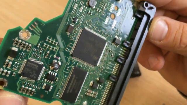 Жесткий диск / Взгляд изнутри / Как устроен смотреть онлайн