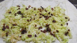 Штрудель из лаваша с творогом и яблоком