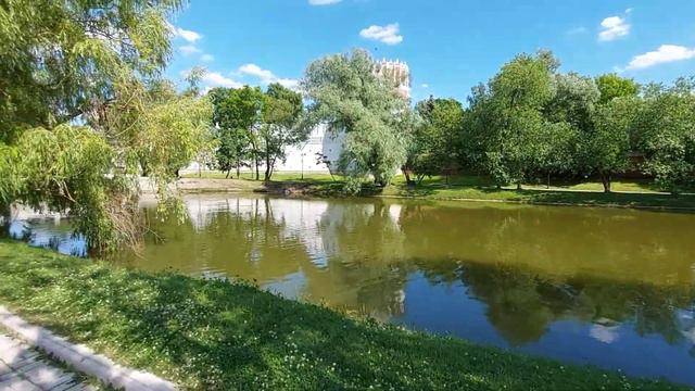 Парк Новодевичьи пруды - Новодевичий монастырь ||  Park in Moscow