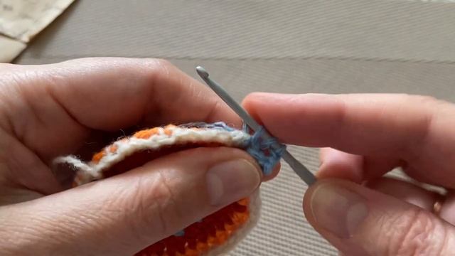 ПАСХАЛЬНАЯ КУРОЧКА-несушка. ПОДСТАВКА под чашку крючком. смотреть онлайн