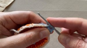 ПАСХАЛЬНАЯ КУРОЧКА-несушка. ПОДСТАВКА под чашку крючком.