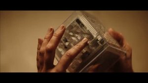 Девушка в лабиринте 2020