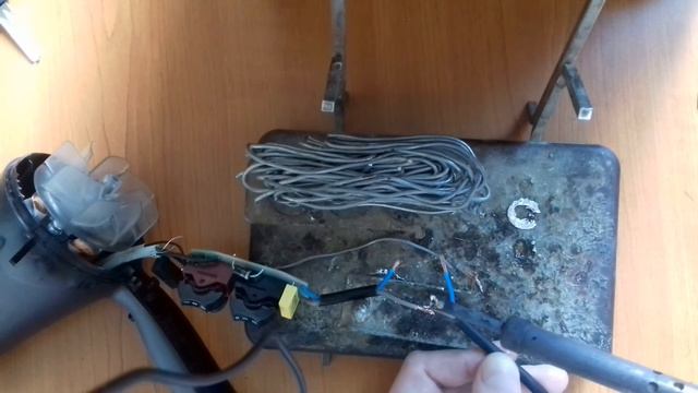 РЕМОНТ ФЕНА. БЫСТРЫЙ и ПРОСТОЙ. УМЕЛЫЕ РУКИ. НЕ КОНТАЧАТ ПРОВОДА. ТЕРМО - УСАДКА. ИЗЛОМ ПРОВОДА. смотреть онлайн