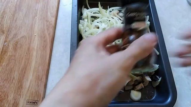 Готовим  запеченный картофель с скумбрией в духовке.