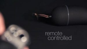 Виброяйцо Vibrating G-spot Egg medium с пультом ДУ Shots Toys