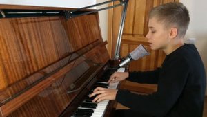 BoyWithUke - Toxic / piano cover in English / пианино кавер на английском / Vlad piano 12 лет