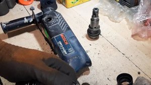 Bosch GBH 2-24 не держит бур.