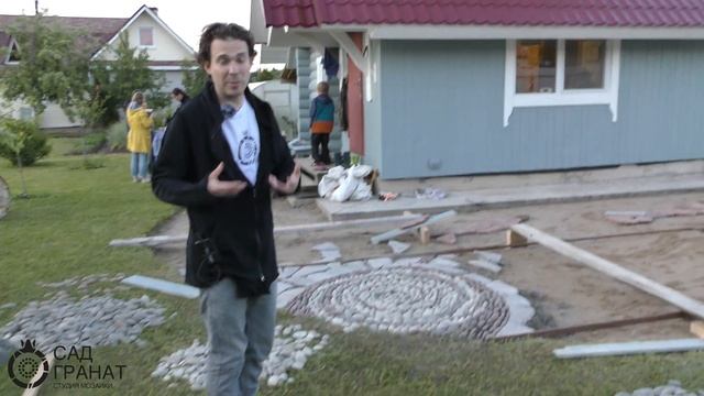 Делаем мозаику из ГАЛЬКИ в ЛАНДШАФТЕ вместе со Школой мозаики САД ГРАНАТ. смотреть онлайн