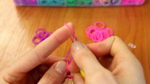 Браслет СЕРДЕЧКИ из резинок RAINBOW LOOM. Как плести браслет. Rainbow loom bracelet HEARTS