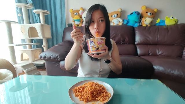 Trying New Samyang Buldak Spicy Fire Noodles - Habanero Lime and Quattro Cheese Flavor смотреть онлайн