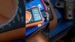 падение напряжения аккумулятора при запуске двигателя