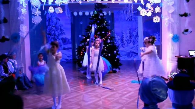 Танец с лентами и веерами-вейлами