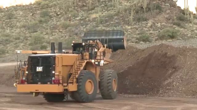 Мощный фронтальный погрузчик Caterpillar грузоподъемностью 45 000 кг

Мощный фронтальный погрузчик
