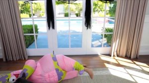 Rosanna Pansino falls in a Patrick Star ⭐️ Costume because of Cookie 🍪 and her Other Dog 🤣 | Sky