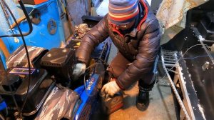 Снегокат Каюр Эгоист-Кросс. Меняю масло в двигателе KP460E (20 л.с.).