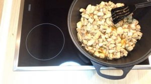 Просто и вкусно. Картошка с курицей, тушёная в казане. Простой рецепт и очень вкусный