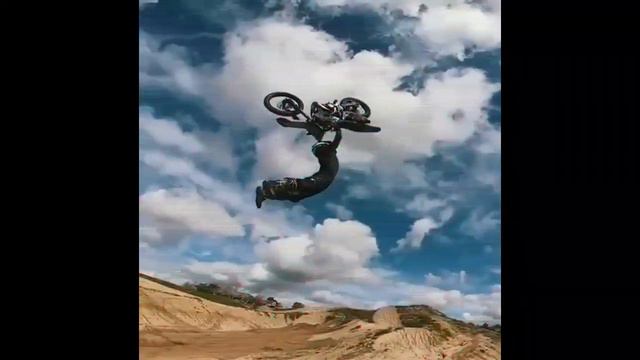 Glitch video от Komron UZ.Лучшие трюки людей в в стиле Glitch