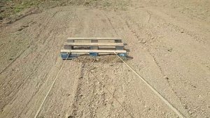 Ровняем землю в плоскость под газон