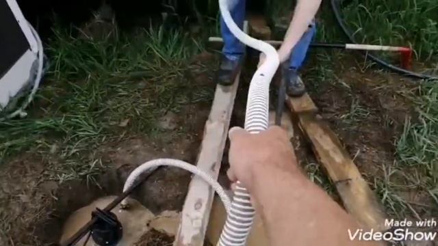 Скважина под поверхностный насос. Своими рукам, в ручную, все как мы любим))) смотреть онлайн