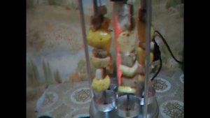 Запекаем картошку с салом на электрошашлычнице. Очень вкусно и быстро.