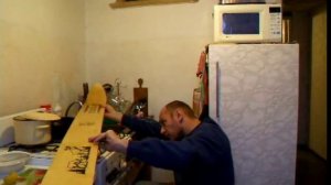 Обработка деревянных лыж смолой