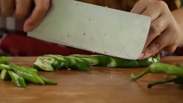 小雨做虎皮肘子，配上靈魂酸辣料汁，耙糯糯一吸入魂 #市民朱小雨