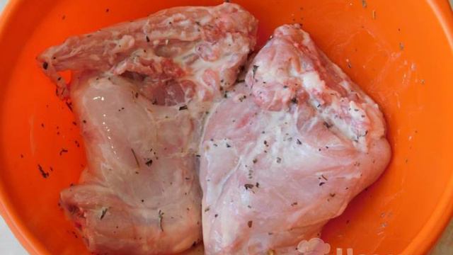 Жареный кролик в винном маринаде