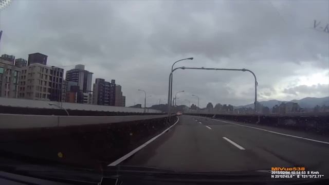 Как падал самолет TransAsia - видео высокого качества !