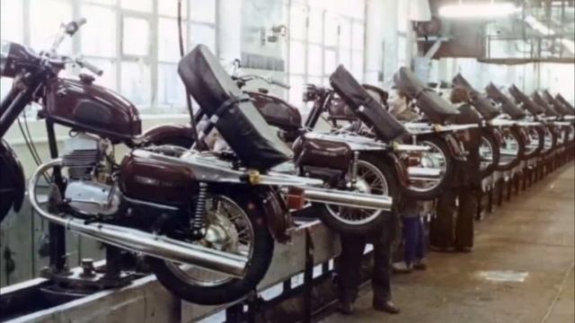 Почему в СССР мотоцикл "Минск" считали лучше чем "Восход"? смотреть онлайн