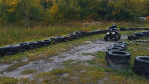 На квадроцикле преоделеваю полосу препятствий