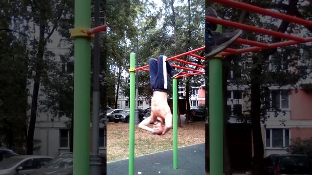 slow #situps on monkeybars // #routines