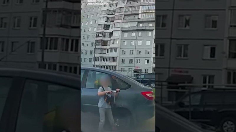 Мальчик на самокате чуть не попал под машину, его реакция на видео, слава Богу сохранил