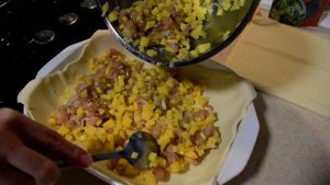 Пирог с мясом и картошкой из слоёного теста, очень лёгкий рецепт приготовления.