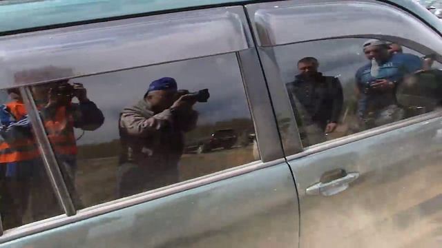 Toyota Land Cruiser взбирается в гору. ДР Прадо-Клуба - НАМ 8 ЛЕТ! - 1 мая 2016! смотреть онлайн