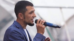 Выступление Артура Назарова на концерте "Тыл. Волонтер. Фронт." с песней Герой