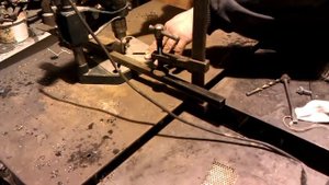 Как точно просверлить вертикальное отверстие.