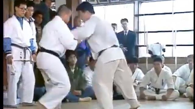Акиёси Мацуи - Дан Тест 50 боев. Известный японский мастер каратэ Киокушинкай, 8 дан. Глава IKO.