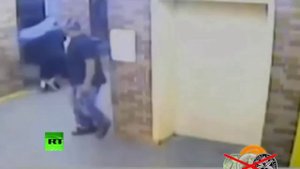 Игра негров-подростков "Выруби белого" в Америке и Европе