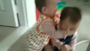 Маленькие детки. Песня "Двойняшки"