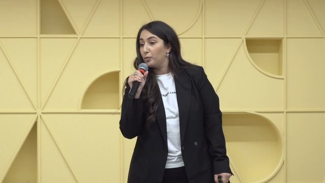 Финал "Science slam" в РУДН: Зарина Холова