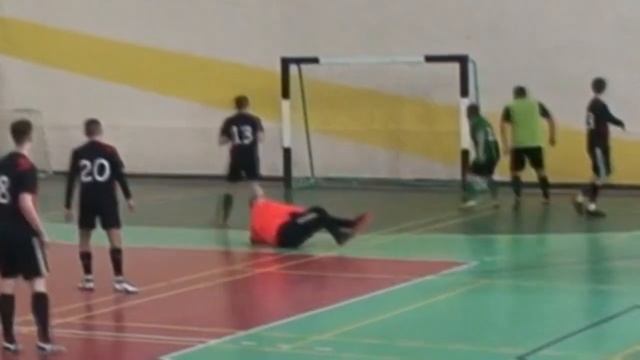 REACT — КАБАН-КОЗЁЛ В. Обзор 1 тура чемп. Таганрога по футзалу 05.11.2022 смотреть онлайн