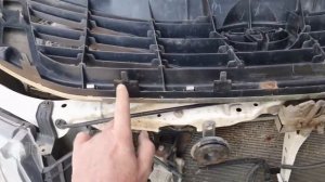 Toyota Hilux как снять фару  - Toyota Hilux how to remove the headlight