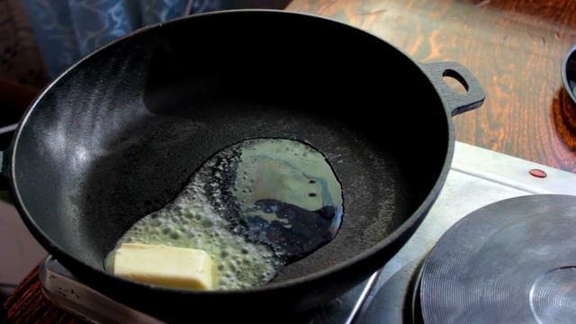 Сливочные макароны с копченой колбасой и сыром