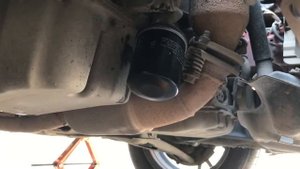 Замена масла без ямы и эстакады. Тойота Vitz.
