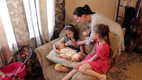 В России указом президента возрождено звание "Мать-героиня"