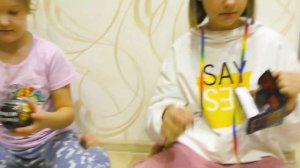 Открыли САМЫЕ ДЕШЕВЫЕ игрушки из КИТАЯ! ФНАФ в яйцах ЛОЛ жуткие фигурки Китай хлам на Sisters Famil